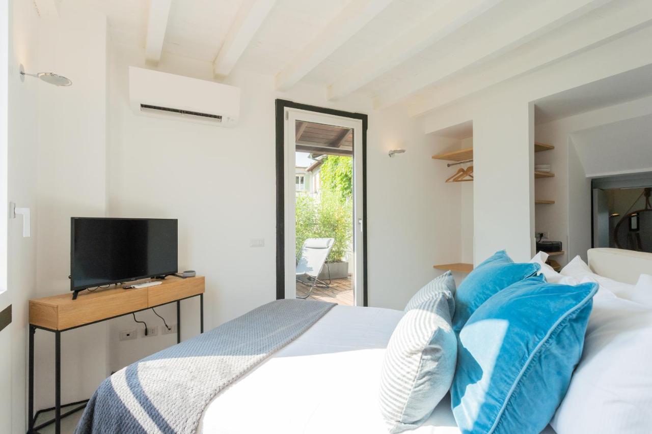 Апартаменты P Terrace - Lake View By Rent All Como Лалльо Экстерьер фото